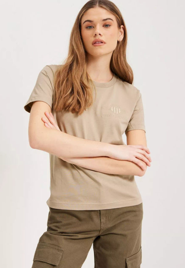 Gant - T-shirts - Beige - Tonal Archive Shield Ss T-Shirt - Toppar & T-shirts - T-shirts