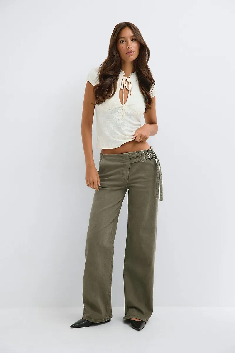 Gina Tricot - Booty belted jeans - Low waist jeans - Grön - 38 - Dam