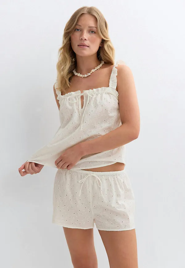 Gina Tricot - Broderie loungewear shorts - shorts - Vit - XS - Dam