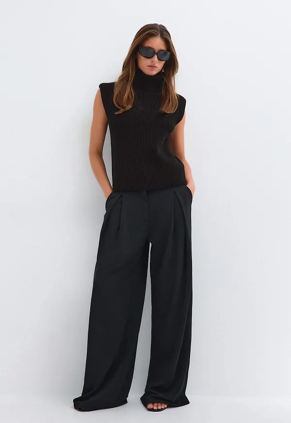 Gina Tricot - Chunky turtleneck knitted vest - Västar - Svart - L - Dam
