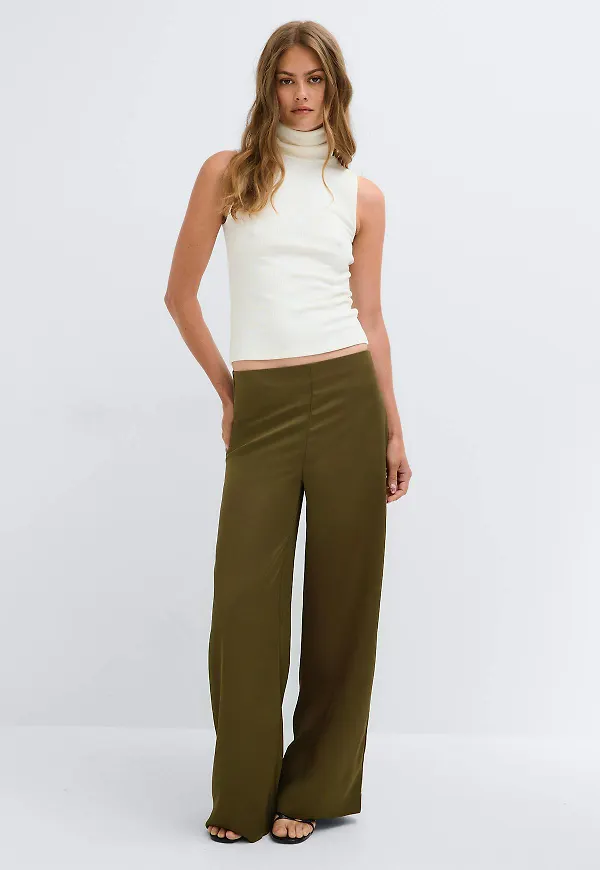 Gina Tricot - Glow straight satin trousers - satinbyxor - Grön - 36 - Dam