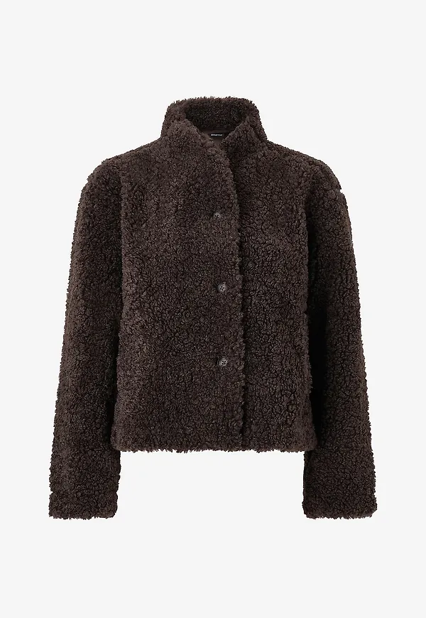 Brun teddyjacka från Gina Tricot 2026