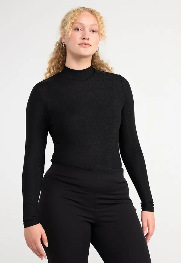 Glittrig topp med halvpolo