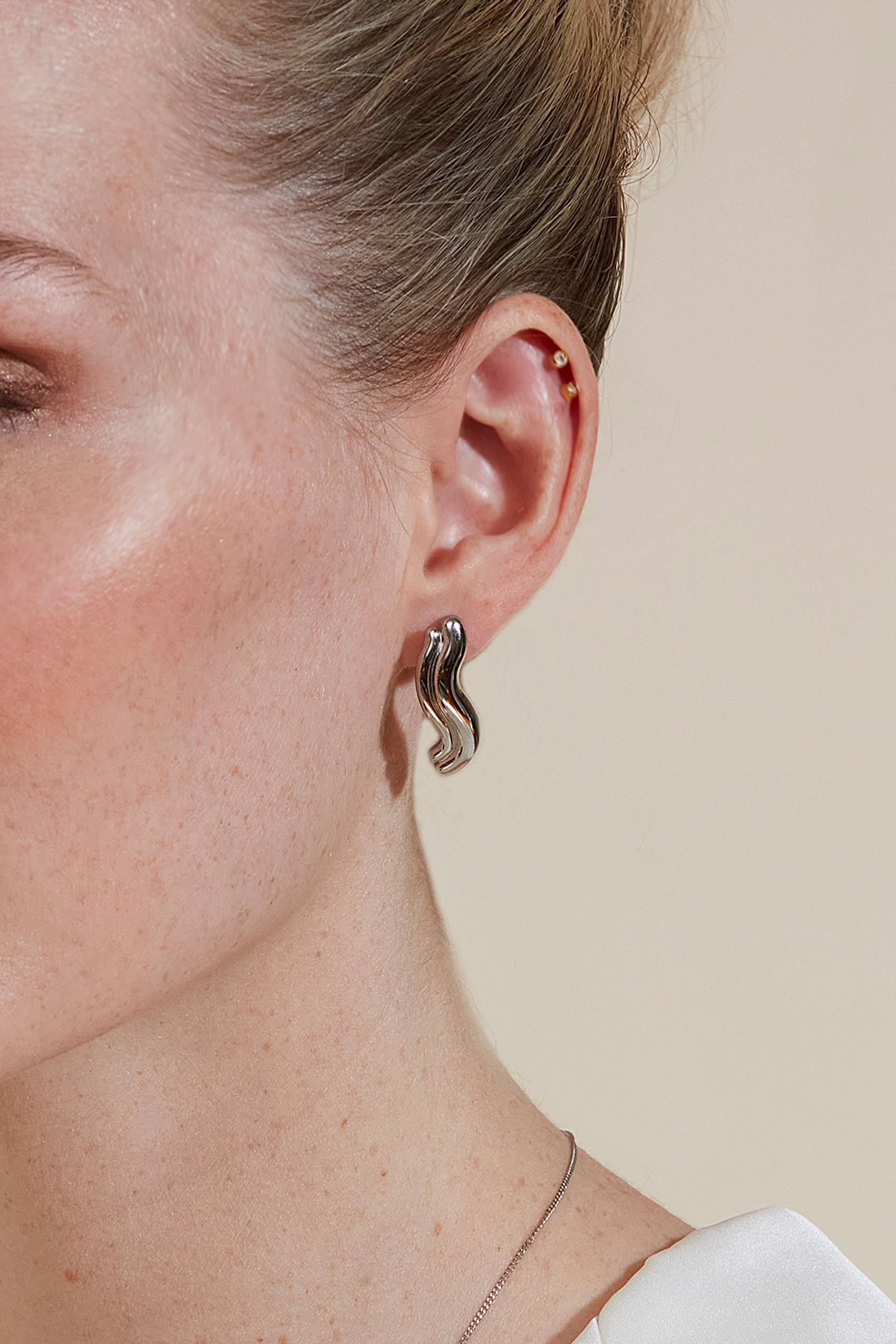 Smycken 2024 trendiga smycken som ger dig en komplett look Alissa