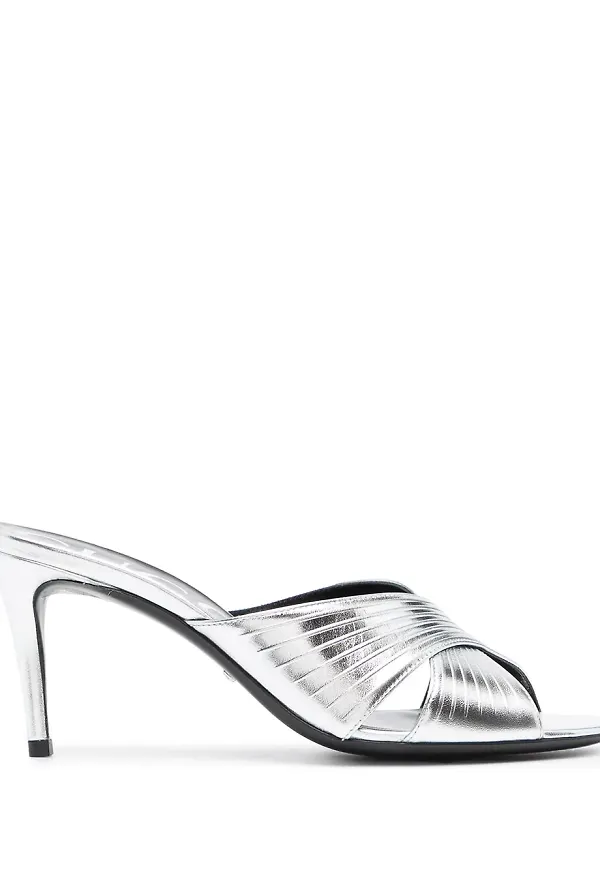 Gucci slip-ons i läder - Silverfärgad