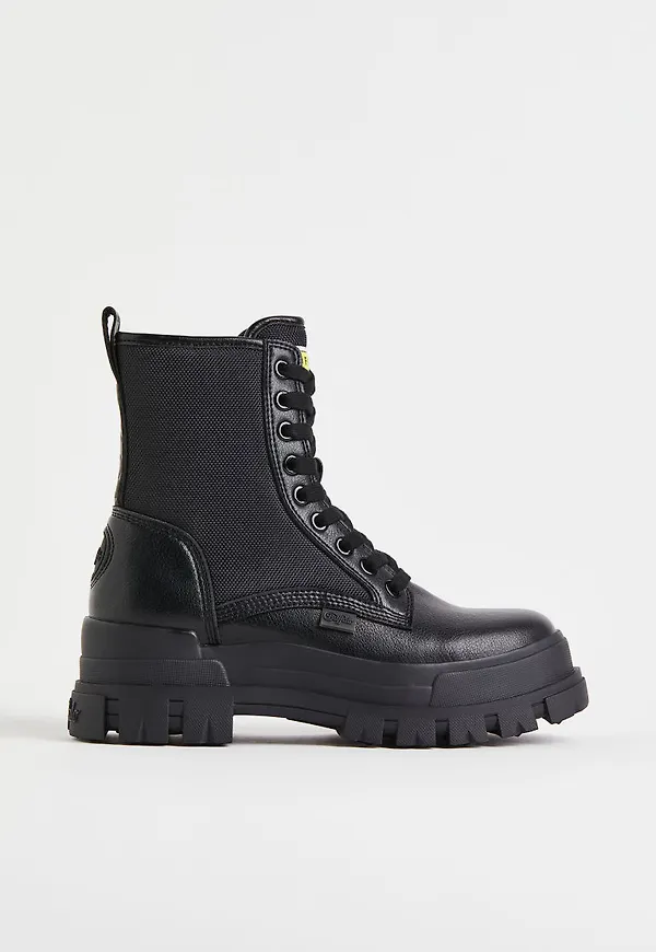 H & M - Aspha Com2 - Bootie Flat - Svart