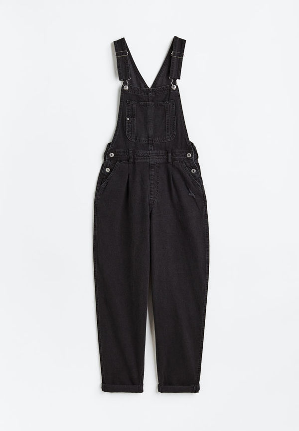H & M - Mom Fit hängselbyxa i denim - Svart