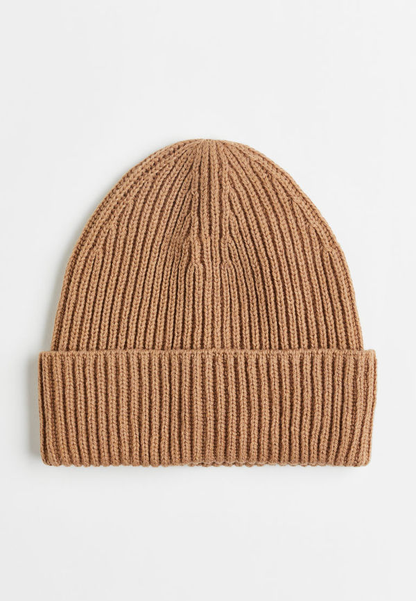 H & M - Ribbstickad mössa - Beige