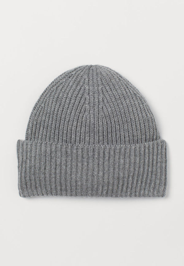 H & M - Ribbstickad mössa - Grå