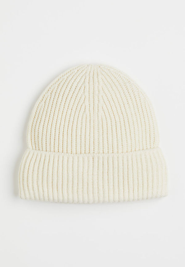 H & M - Ribbstickad mössa - Vit