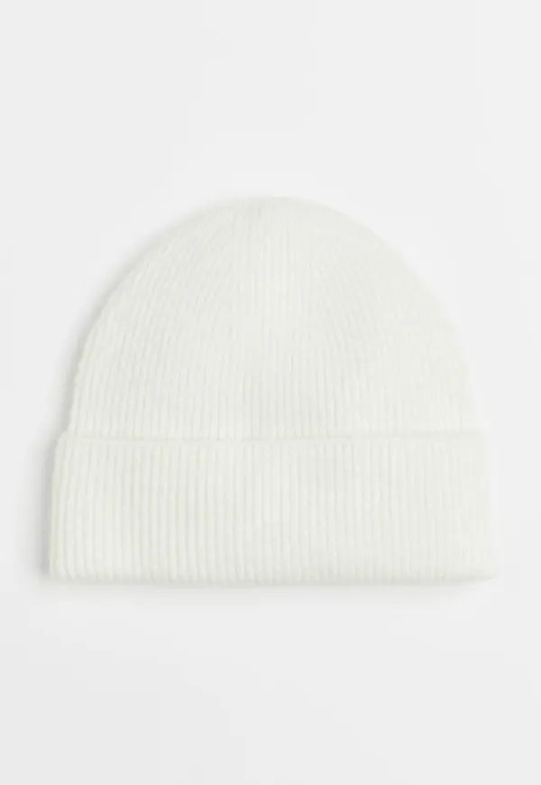 H & M - Ribbstickad mössa - Vit