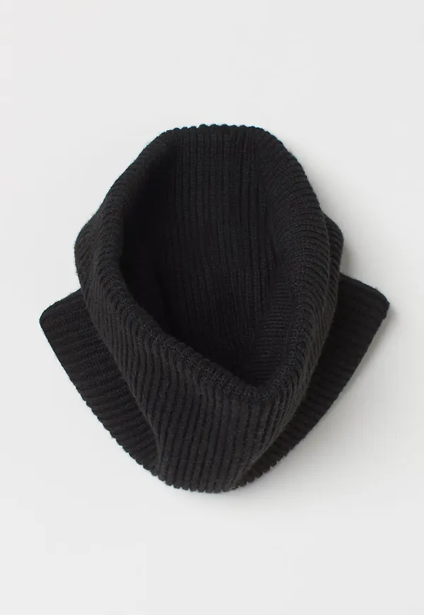 H & M - Ribbstickad tubhalsduk - Svart