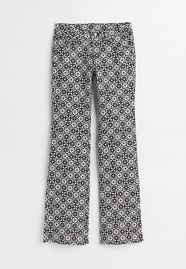 H&M Utsvängd Twillbyxa Low Waist Vit/blommig, Byxor i storlek 38