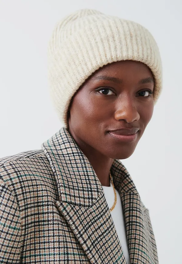 Hairy rib hat