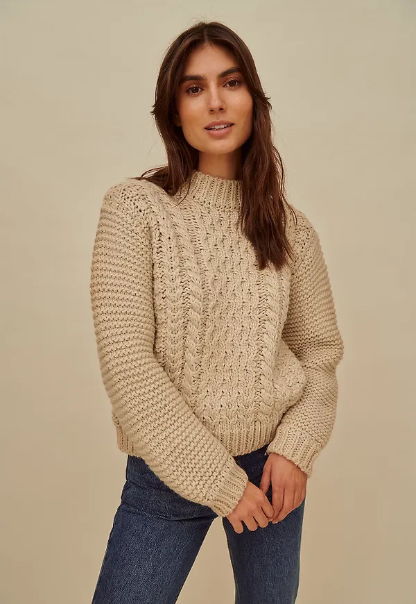 Handpicked x NA-KD Chunky tröja med kabelstickad detalj - Beige