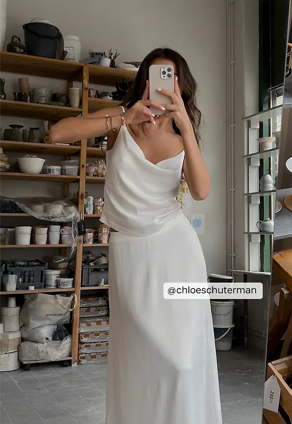 Handpicked x NA-KD Flowy maxikjol i satin - White