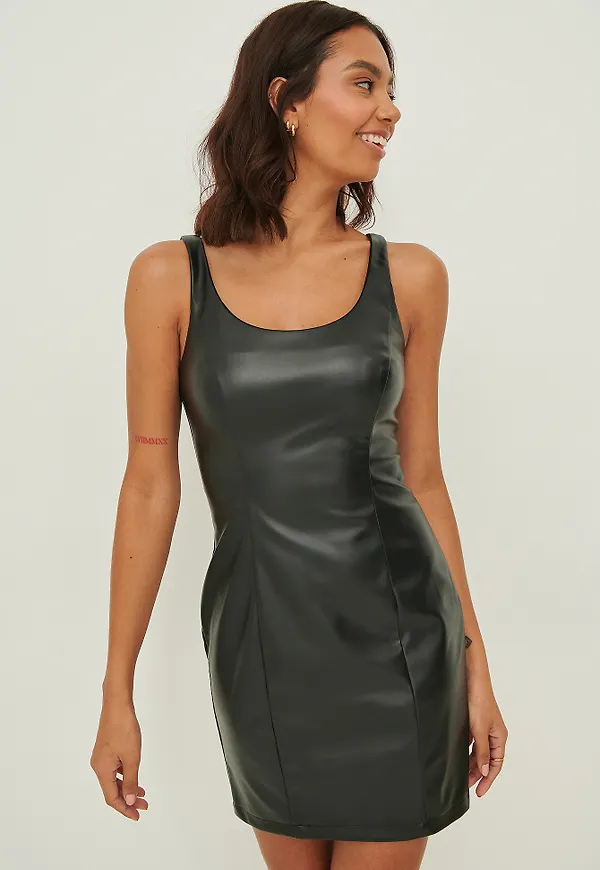 Handpicked x NA-KD PU-klänning - Black
