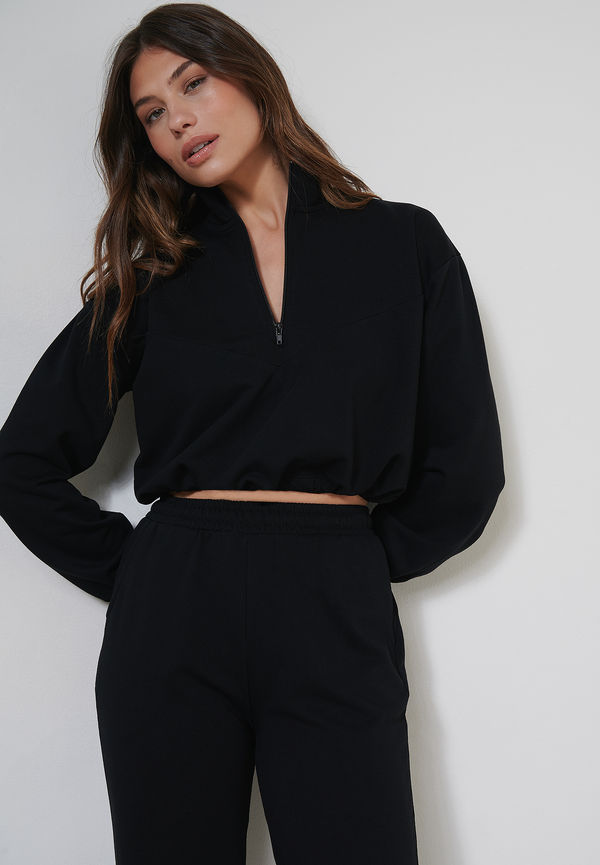 Handpicked x NA-KD Tröja Med Dragskodetalj - Black