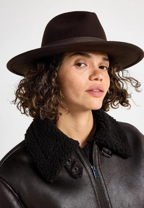 Hatt i ull