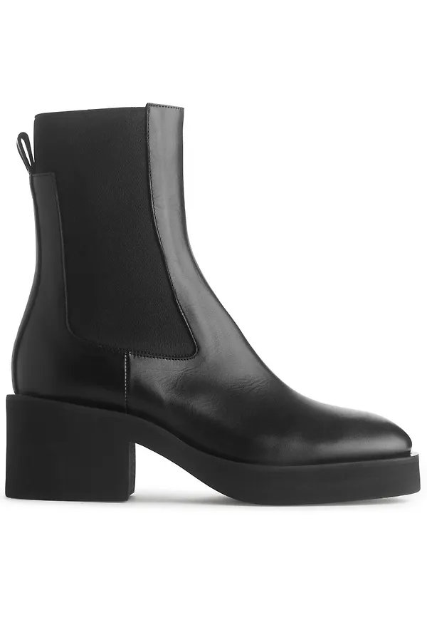 Heeled Chelsea Boots - Black
