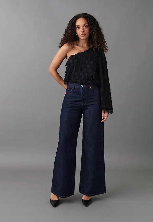 High and wide jeans