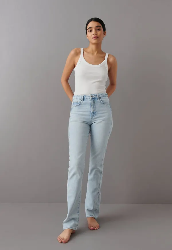 High straight jeans