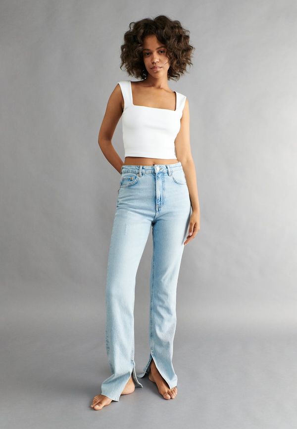 High waist slit jeans