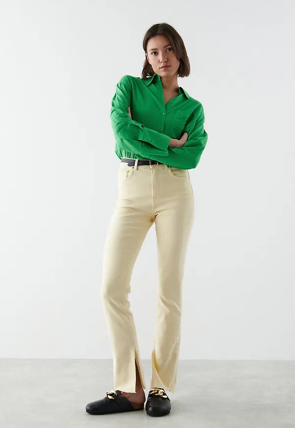 High waist slit jeans