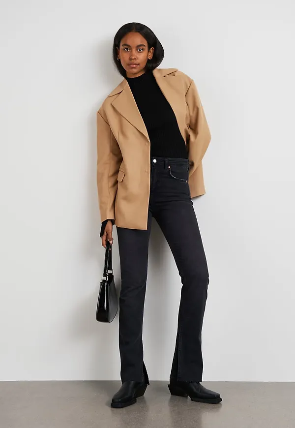 High waist slit jeans