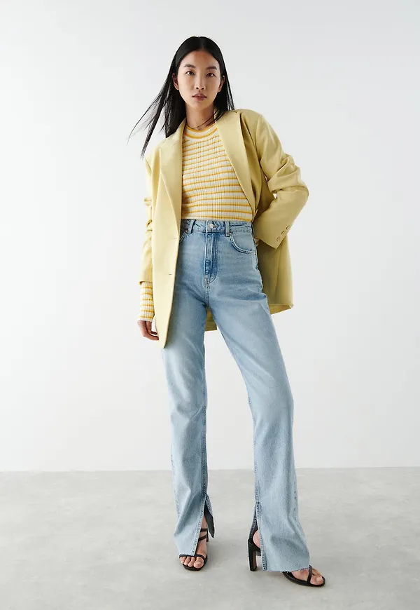 High waist slit jeans