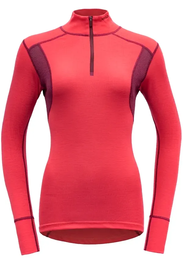 Hiking Woman Half Zip Neck