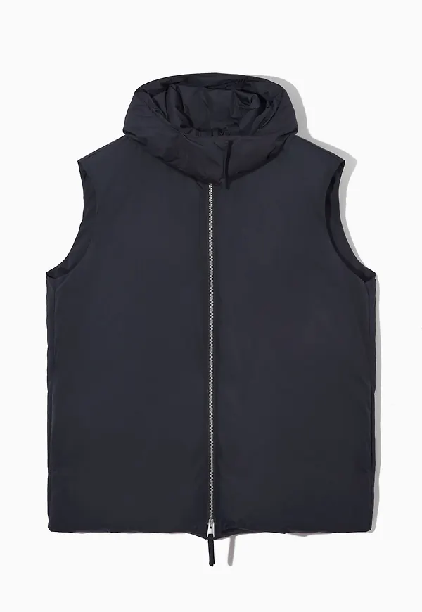 HOODED SLEEVELESS PUFFER JACKET