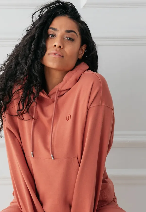 Hooded Sweat Ruby Rebel