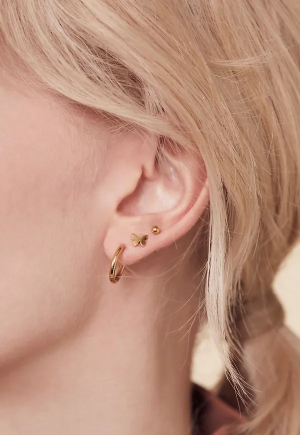 Hoops earrings