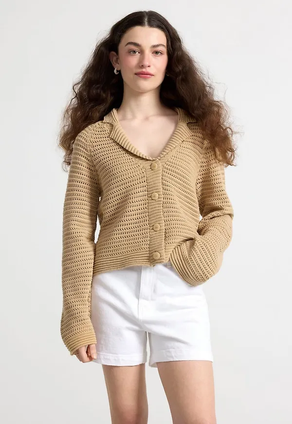 Hålstickad cardigan