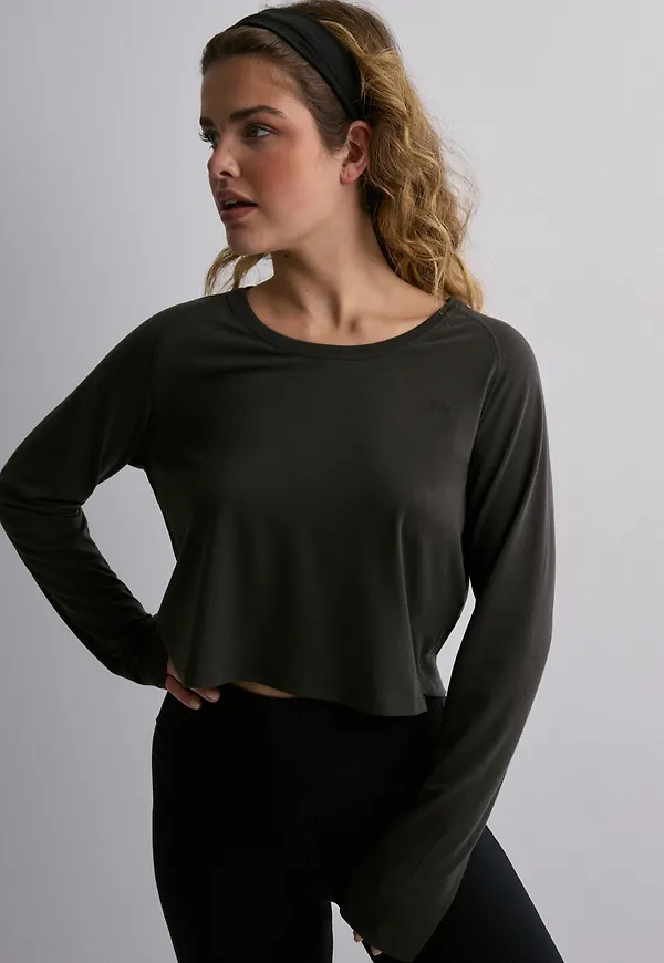 ICANIWILL - Grön - Stride Cropped Long Sleeve Wmn