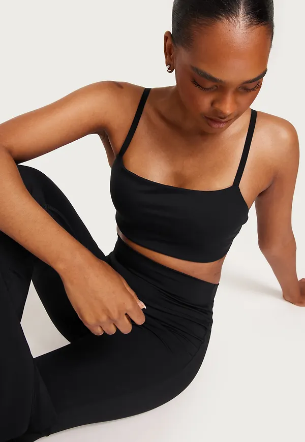 ICANIWILL - Svart - Nimble Adjustable Sports Bra