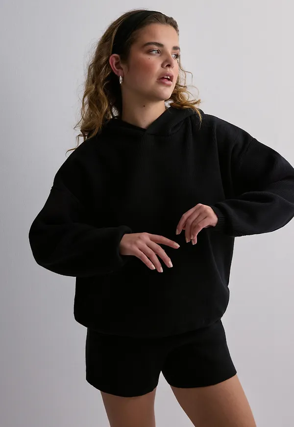 ICANIWILL - Svart - Soft Knit Hoodie