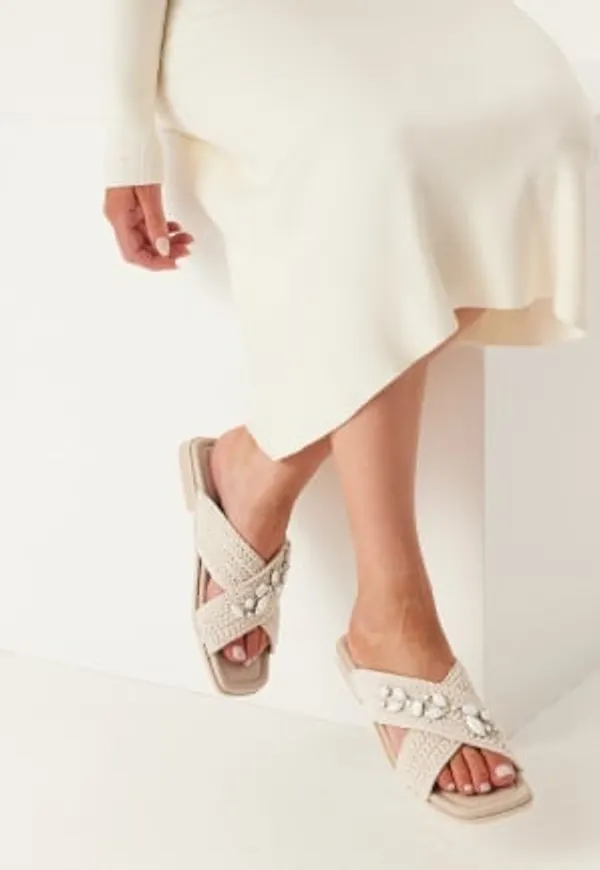 INUIKII Slipper Woven Crossed Stones White 36