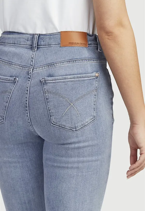 Jeans med resår i sidorna