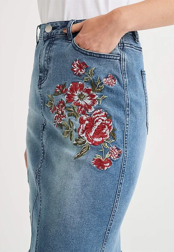 Jeanskjol med broderier