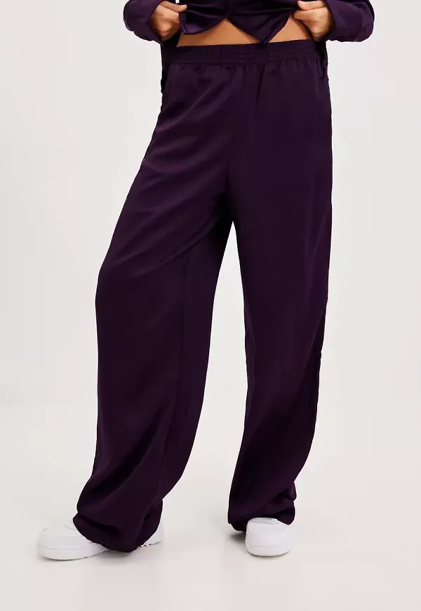 JJXX - Vida byxor - Purple Pennant - Jxkira Regular Satin Pant Noos - Byxor