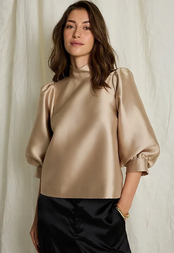 Joelle - Satinblus med hög hals - Beige