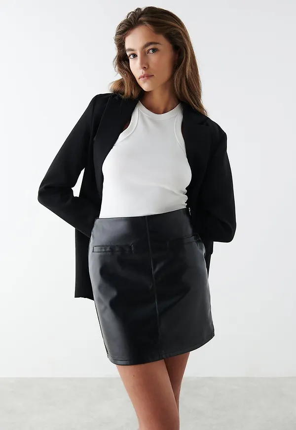 Jolie pu skirt