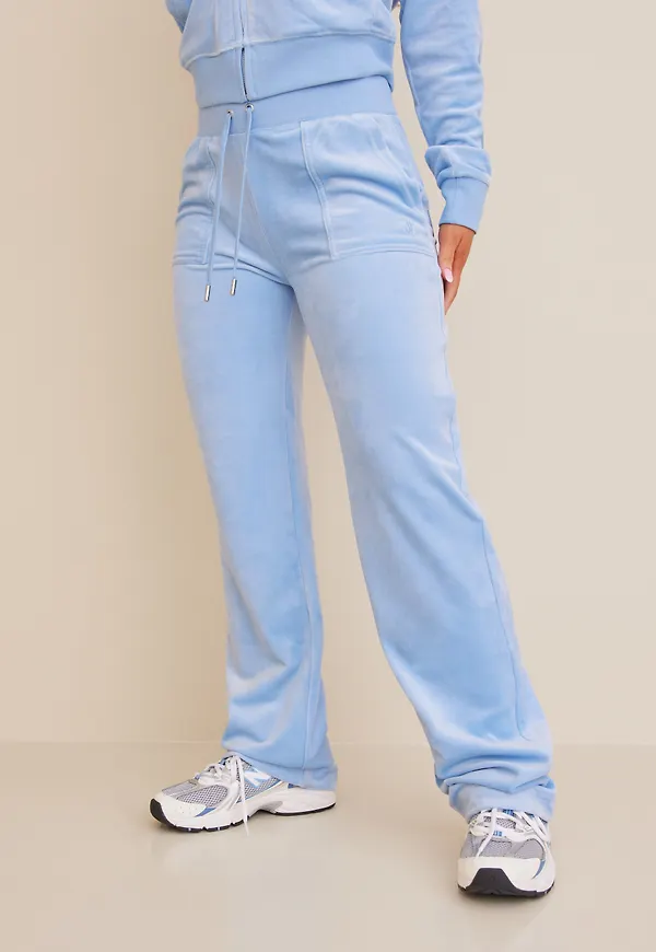 Juicy Couture - Mjukisbyxor - Powder Blue - Del Ray Classic Velour Pant - Byxor & Shorts