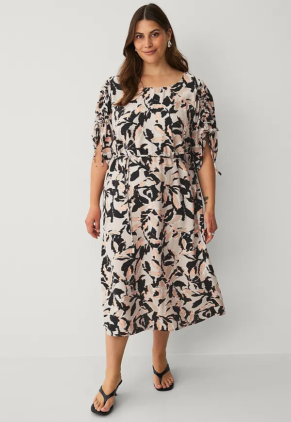 KAFFE Curve - Klänning KCpaca Midi Dress - Beige