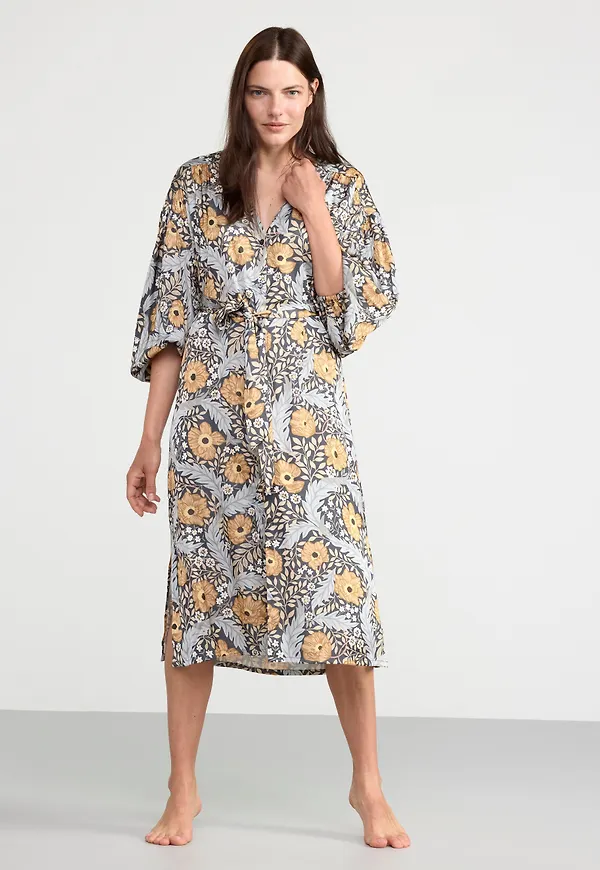 Kaftan i satin Lindex x Hanna Wendelbo