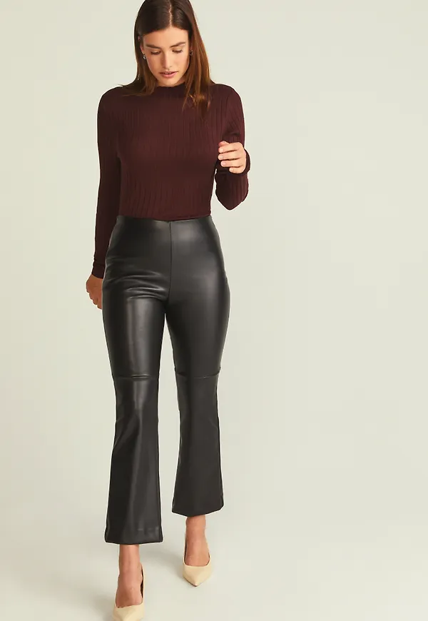 Keren turtleneck