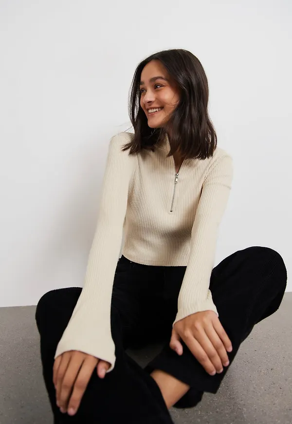 Ketty zip top