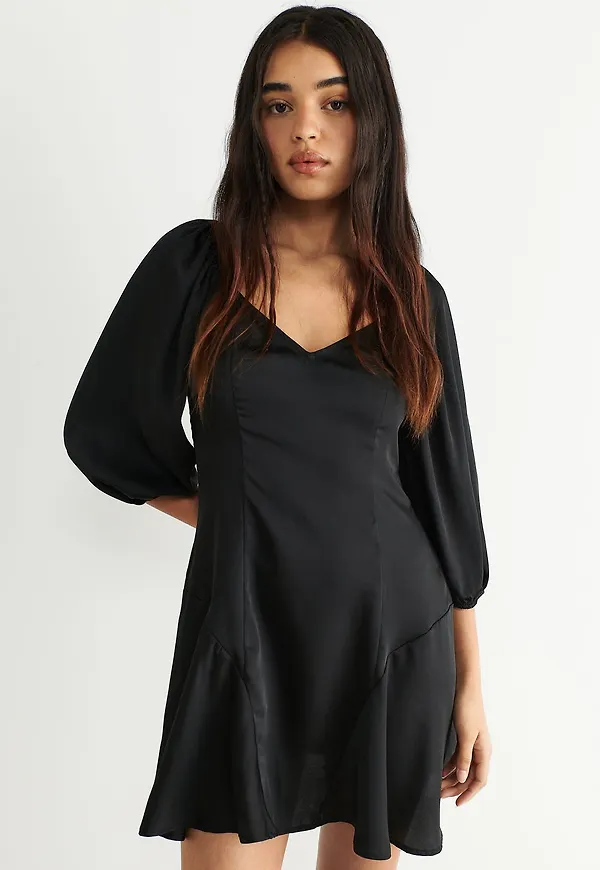 Kia dress